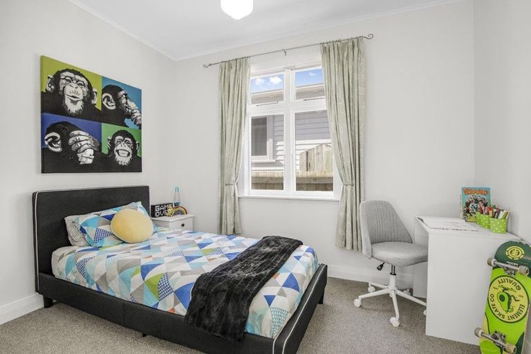 Photo of property in 24 Kauri Street, Eastbourne, Lower Hutt, 5013