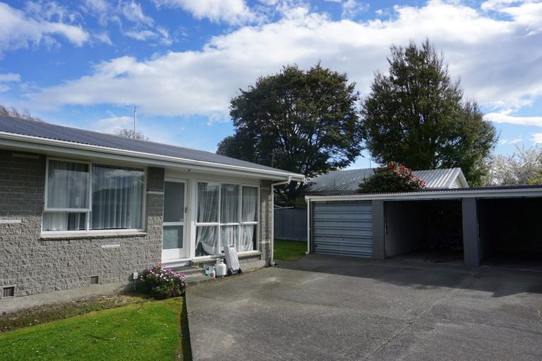 Photo of property in 108 Middlepark Road, Sockburn, Christchurch, 8042