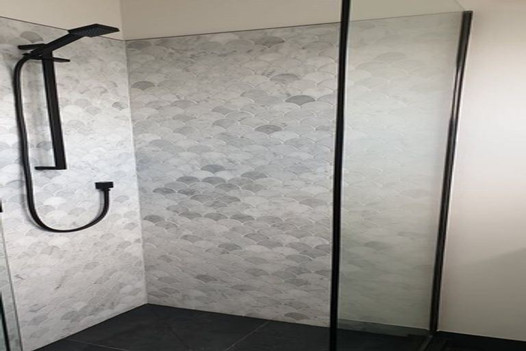 Photo of property in 1/21 Tiri Tiri Road, Birkdale, Auckland, 0626