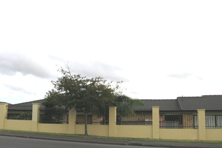 Photo of property in 10/197 Royal Road, Massey, Auckland, 0614