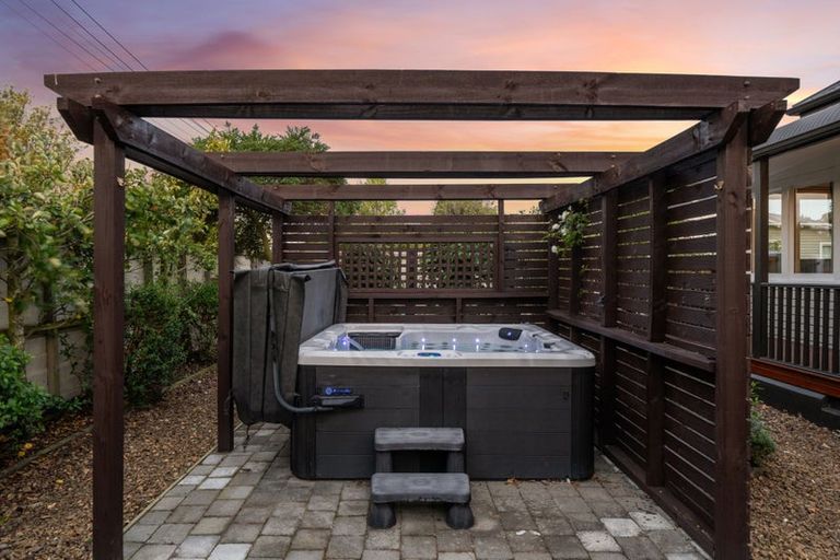 Photo of property in 12 Medway Street, Richmond, Christchurch, 8013