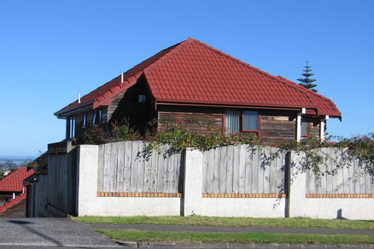 Photo of property in 2/27 Goodwood Drive, Goodwood Heights, Auckland, 2105