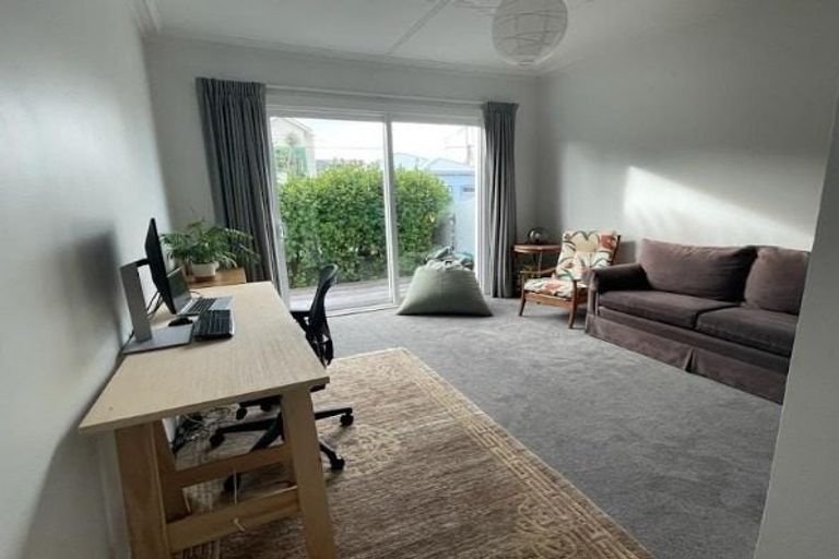 Photo of property in 25 Luxford Street, Berhampore, Wellington, 6023