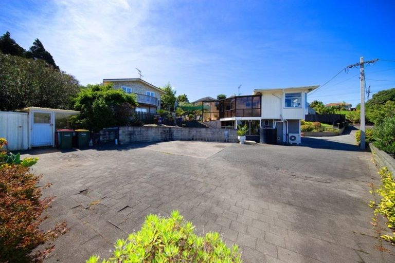 Photo of property in 9 Howard Road, Northcote, Auckland, 0627