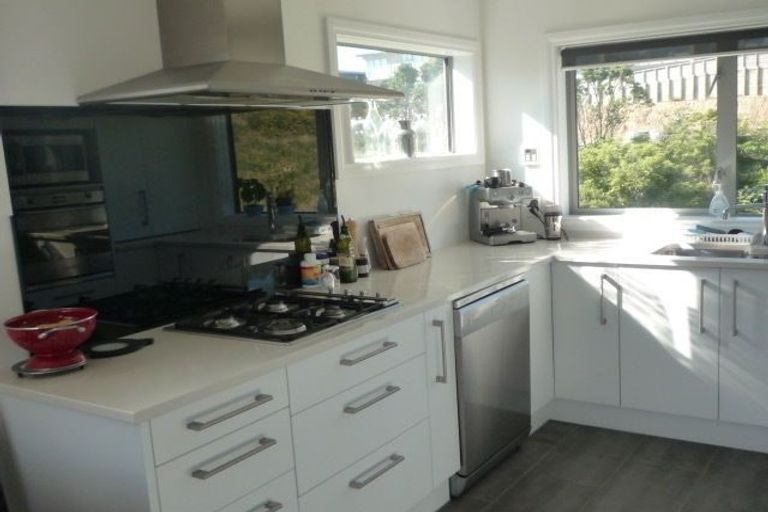 Photo of property in 18 Lakshmi Place, Khandallah, Wellington, 6035