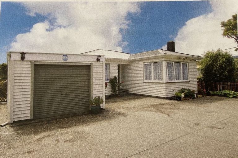 Photo of property in 114 Wainuiomata Road, Wainuiomata, Lower Hutt, 5014