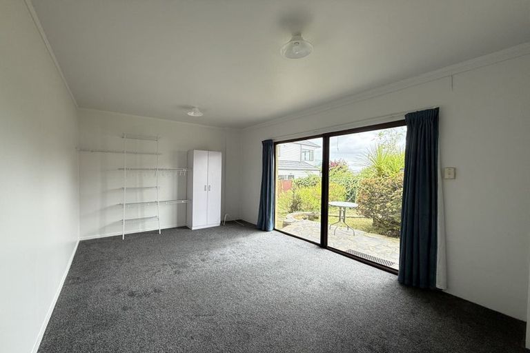 Photo of property in 2/22 Tui Glen Road, Birkenhead, Auckland, 0626
