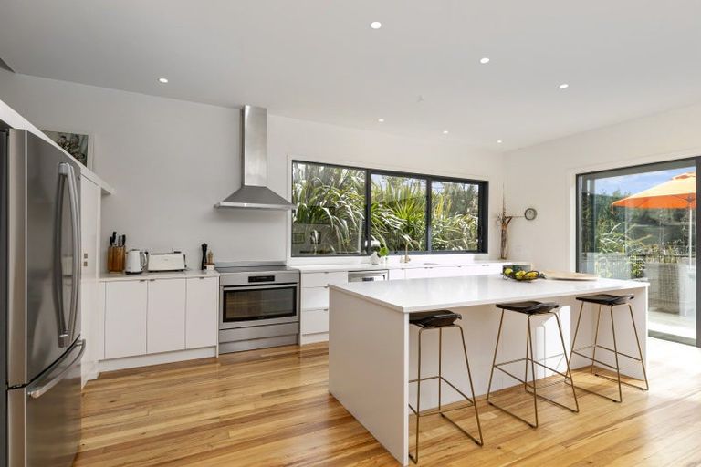 Photo of property in 39 Kent Terrace, Riverhead, 0820