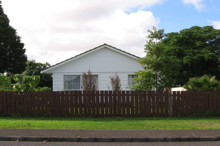 Photo of property in 1/3 Montmere Avenue, Te Atatu Peninsula, Auckland, 0610
