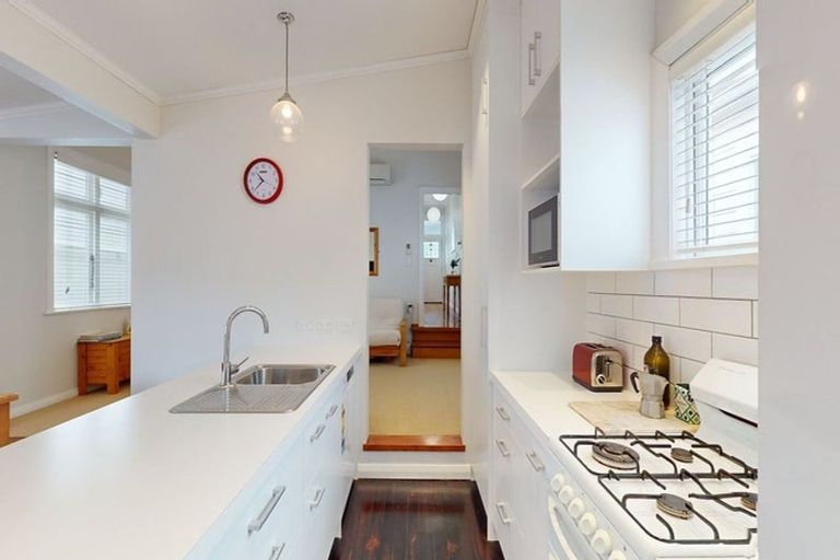 Photo of property in 9 Herald Terrace, Berhampore, Wellington, 6023