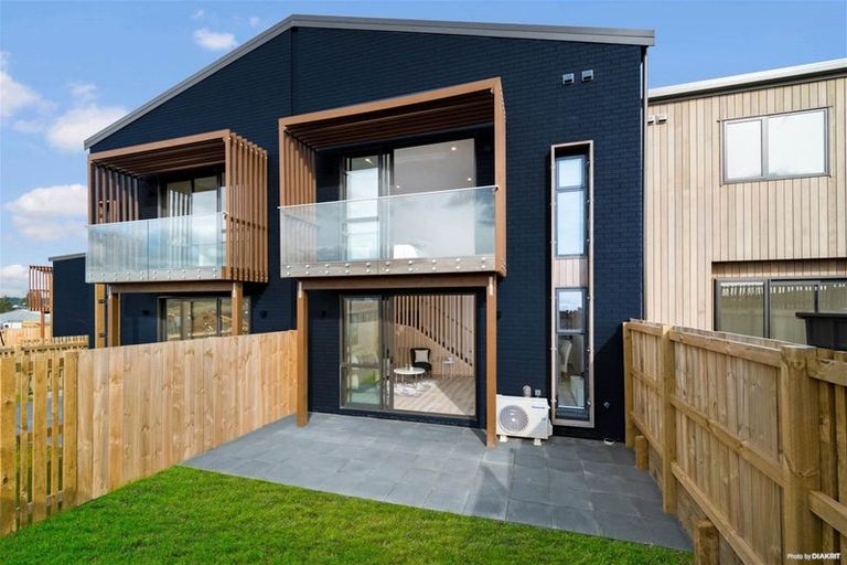 Photo of property in 18 Willowherb Lane, Hobsonville, Auckland, 0616