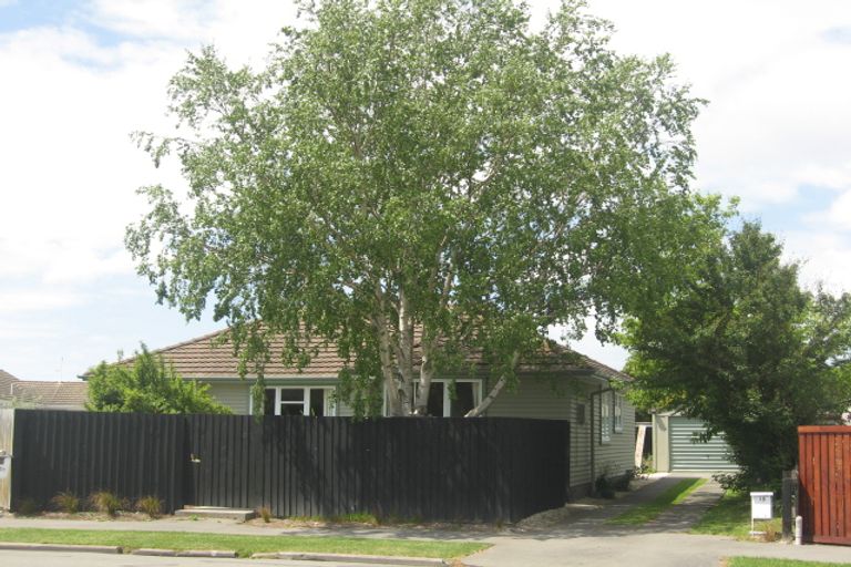 Photo of property in 18 Ian Place, Bishopdale, Christchurch, 8053