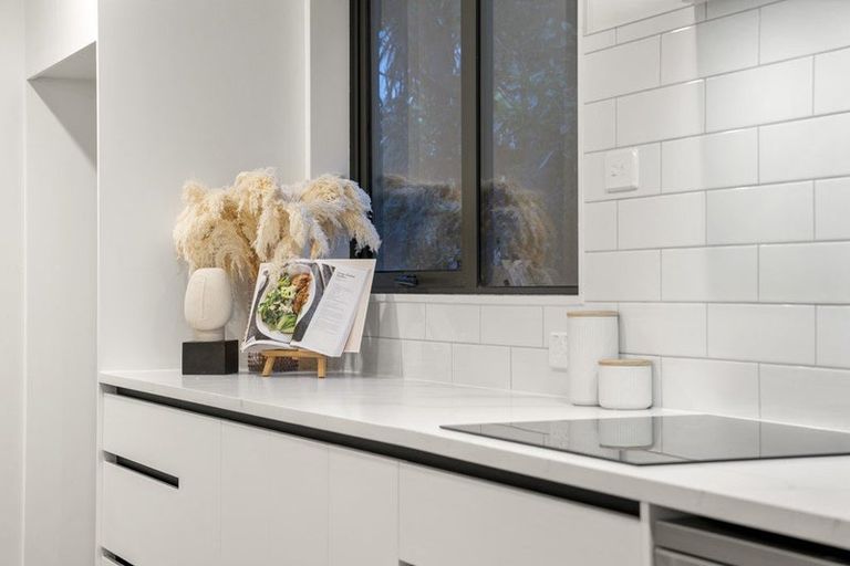 Photo of property in 6/1088 Beach Road, Torbay, Auckland, 0630