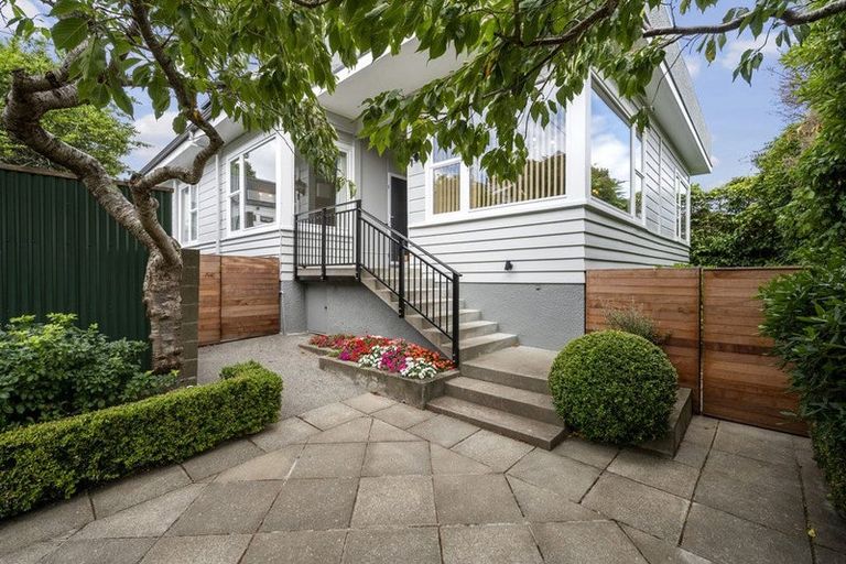 Photo of property in 4 Rimu Road, Kelburn, Wellington, 6012