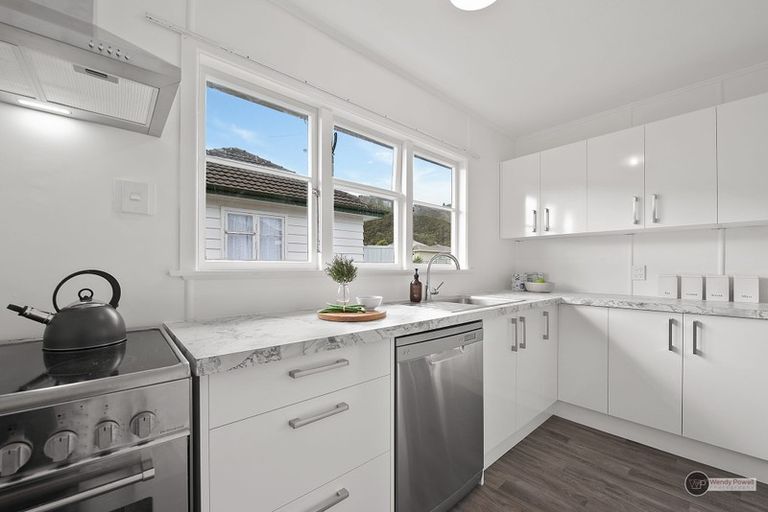 Photo of property in 43 Russell Road, Wainuiomata, Lower Hutt, 5014