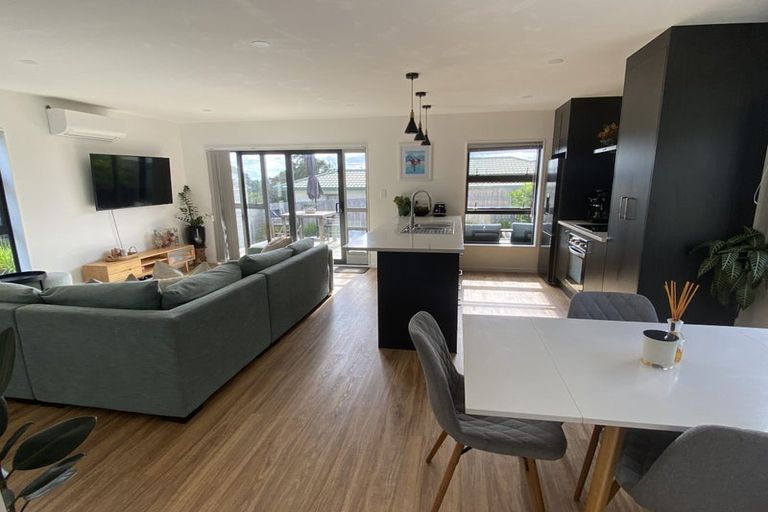 Photo of property in 78d Lincoln Park Avenue, Massey, Auckland, 0614