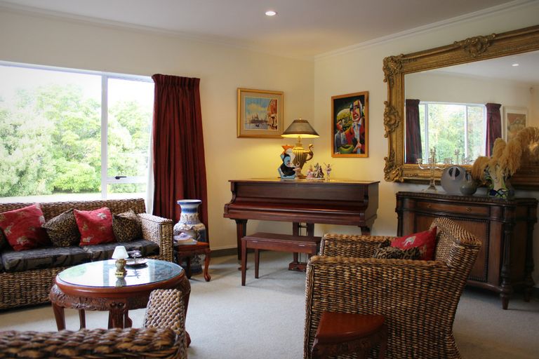 Photo of property in 64 Richmond Road, Carterton, 5713