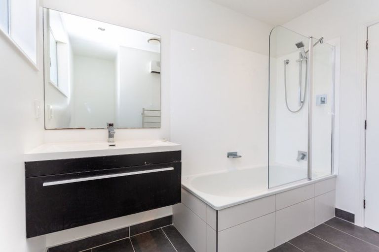 Photo of property in 21 Glenside Avenue, Ilam, Christchurch, 8041