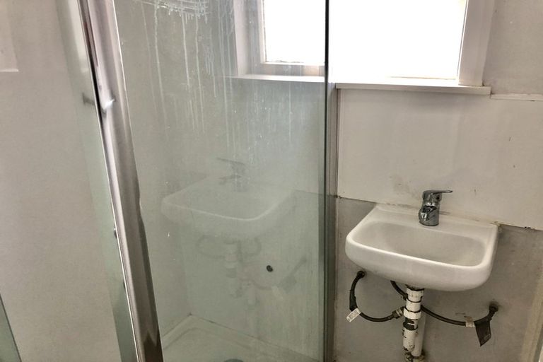 Photo of property in 57 Kelman Road, Kelston, Auckland, 0602