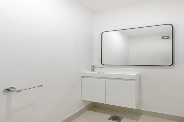 Photo of property in 71c Seaview Road, Castor Bay, Auckland, 0620