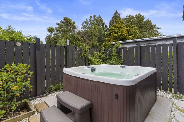 Photo of property in 50 Seymour Road, Sunnyvale, Auckland, 0612