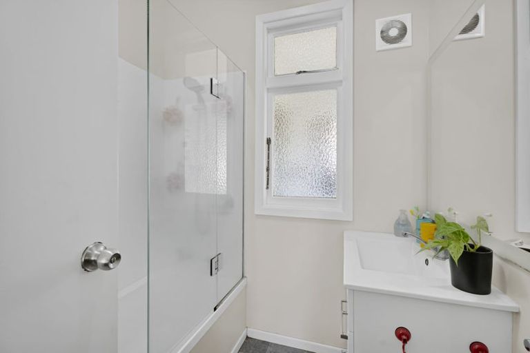 Photo of property in 10 Mahoe Street, Strandon, New Plymouth, 4312