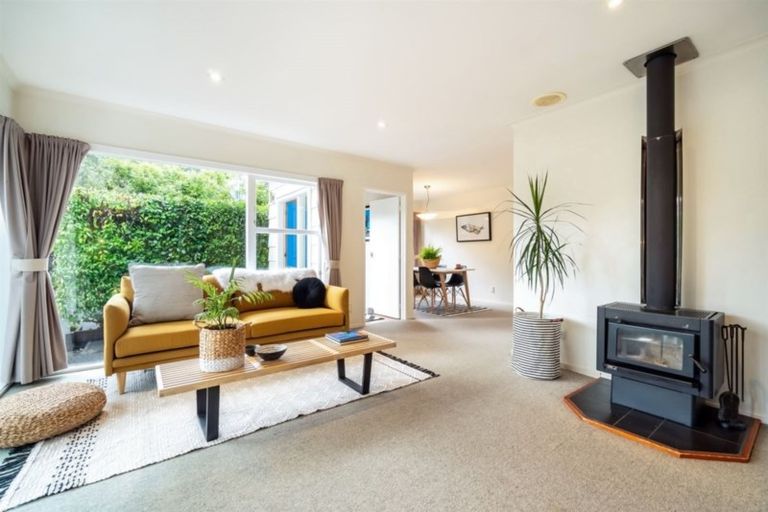 Photo of property in 1/72 Roseberry Avenue, Birkenhead, Auckland, 0626