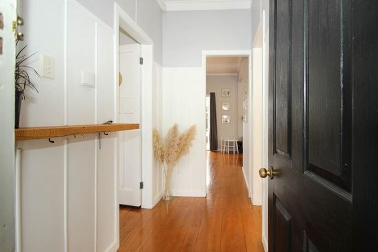 Photo of property in 1212 Caroline Road, Mayfair, Hastings, 4122