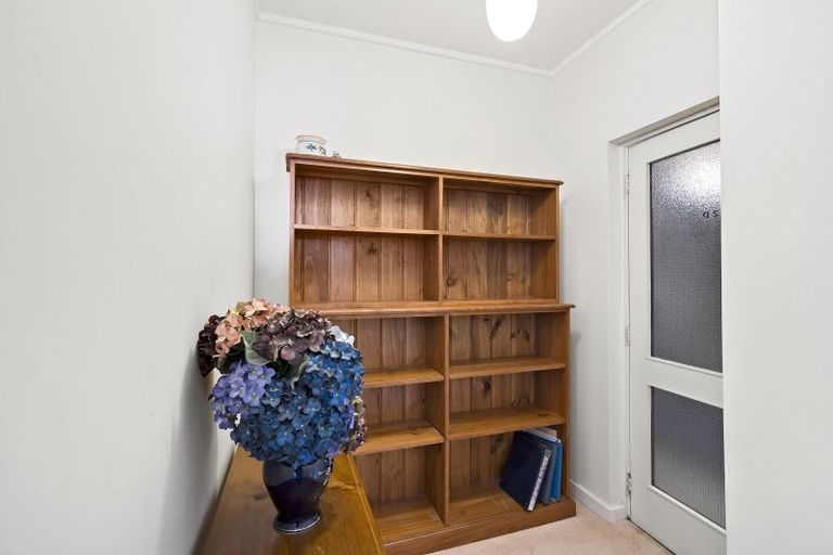 Photo of property in Rona House, 33 Rimu Street, Eastbourne, Lower Hutt, 5013