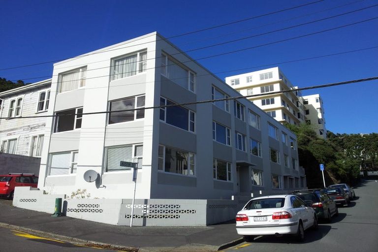 Photo of property in 3/117 Austin Street, Mount Victoria, Wellington, 6011