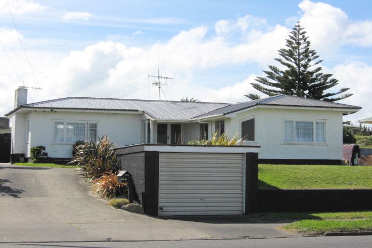 Photo of property in 82 Cornfoot Street, Castlecliff, Whanganui, 4501