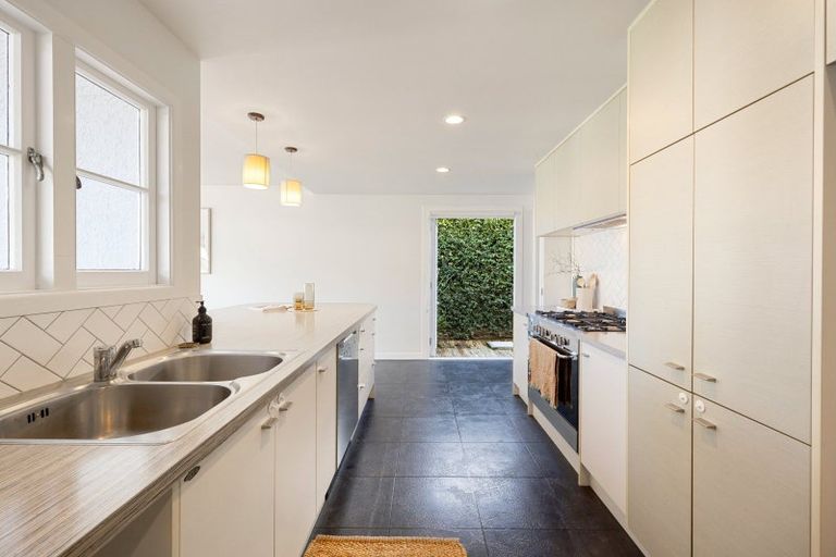 Photo of property in 24 Banbury Crescent, Fairfield, Hamilton, 3214