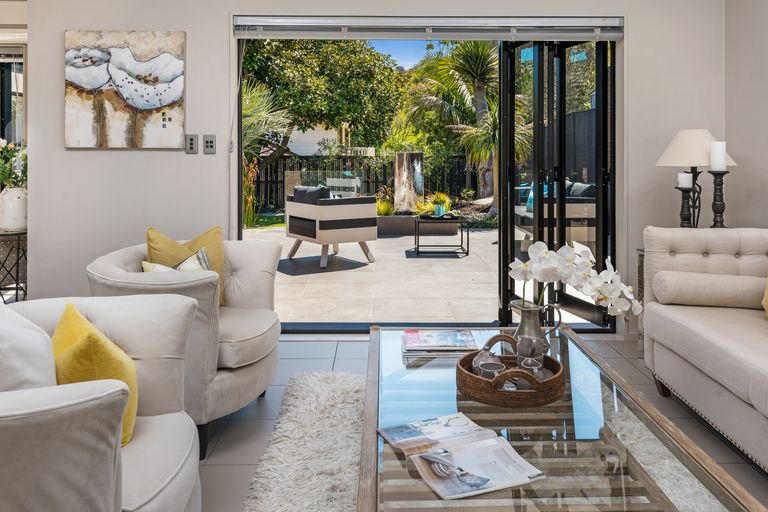 Photo of property in 12 Mark Edward Drive, Half Moon Bay, Auckland, 2012