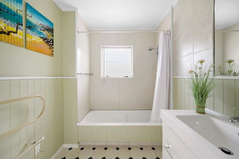 Photo of property in 53 Splitt Avenue, Glenview, Hamilton, 3206