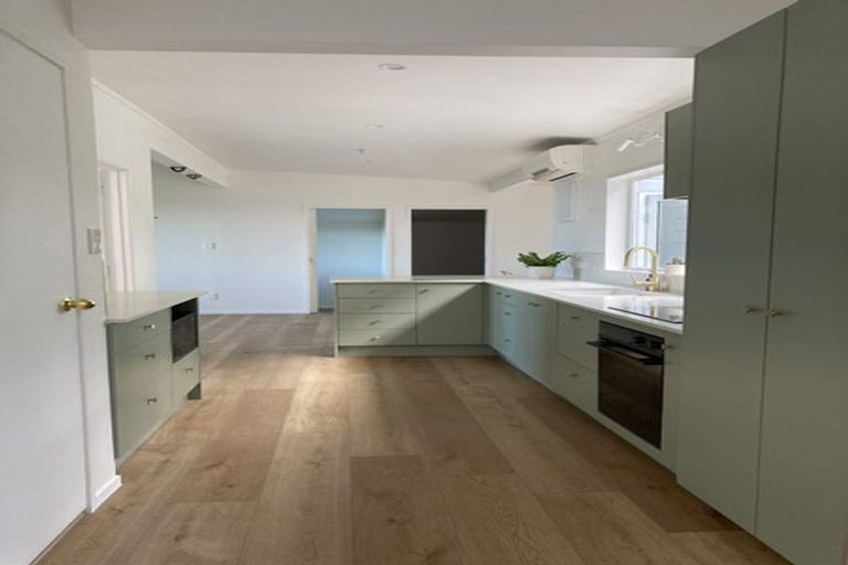 Photo of property in 60 Kauri Point Road, Laingholm, Auckland, 0604