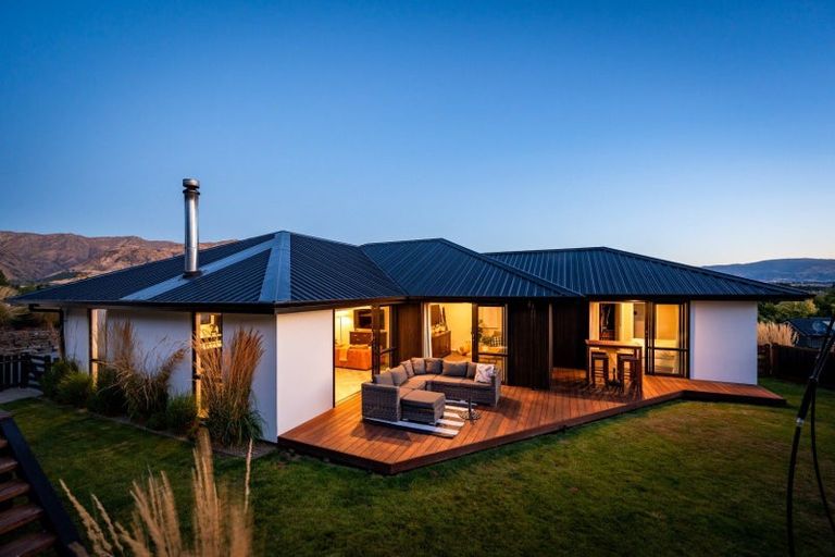 Photo of property in 9 Sarges Way, Lake Hawea, Wanaka, 9382