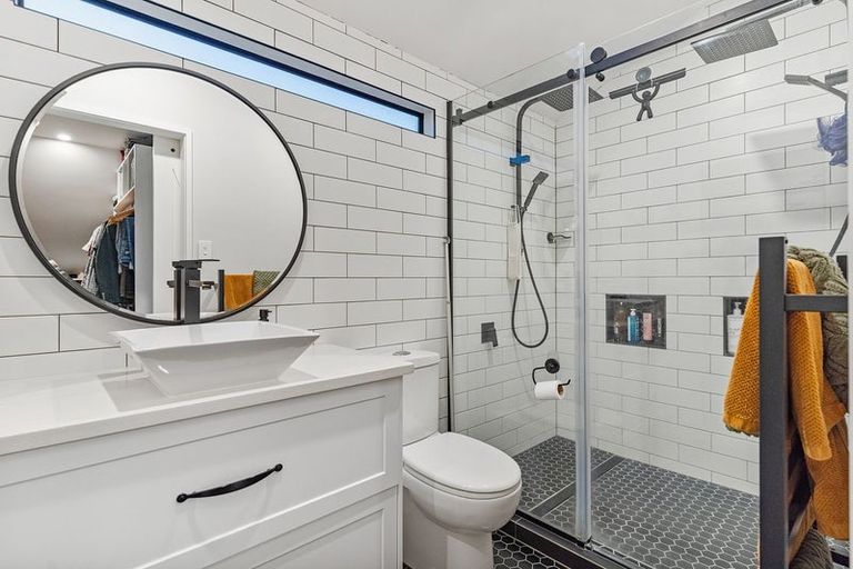 Photo of property in 5 Poaka Place, Beach Haven, Auckland, 0626