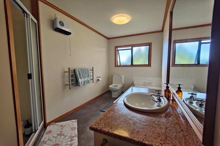 Photo of property in 32 Wrights Hill Road, Karori, Wellington, 6012