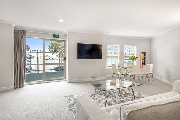 Photo of property in 1 Queen Street, New Plymouth, 4310