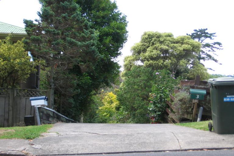 Photo of property in 1/5 Holt Avenue, Torbay, Auckland, 0630