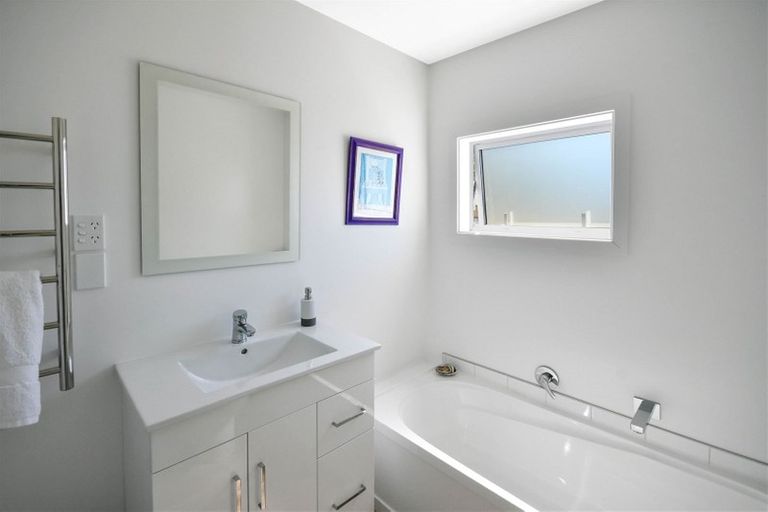 Photo of property in 15 West Avenue, Saint Clair, Dunedin, 9012