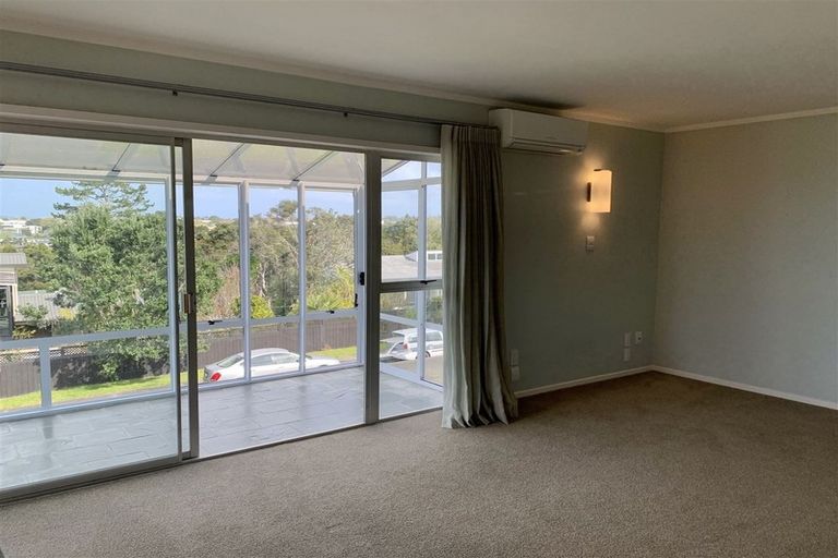 Photo of property in 1/1 Kaihu Street, Northcote, Auckland, 0627