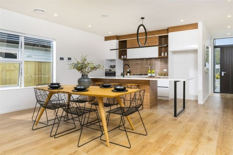 Photo of property in 60 Schoolside Road, Kumeu, 0810