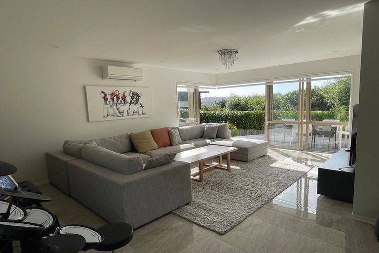 Photo of property in 17 Meteor Place, Schnapper Rock, Auckland, 0632