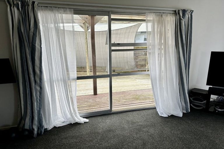 Photo of property in 24 Suzanne Grove, Kelvin Grove, Palmerston North, 4414