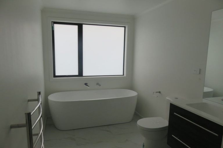 Photo of property in 16 Te Tiireke Drive, Glenview, Hamilton, 3206