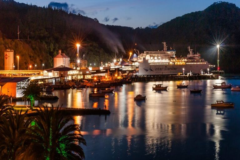 Photo of property in Oxleys Rock Apartments, 204/6 London Quay, Picton, 7220