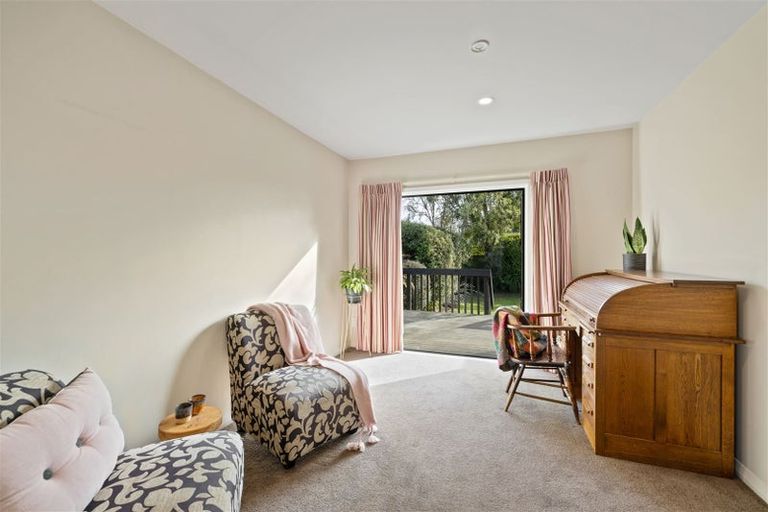 Photo of property in 422 Cashmere Road, Westmorland, Christchurch, 8025