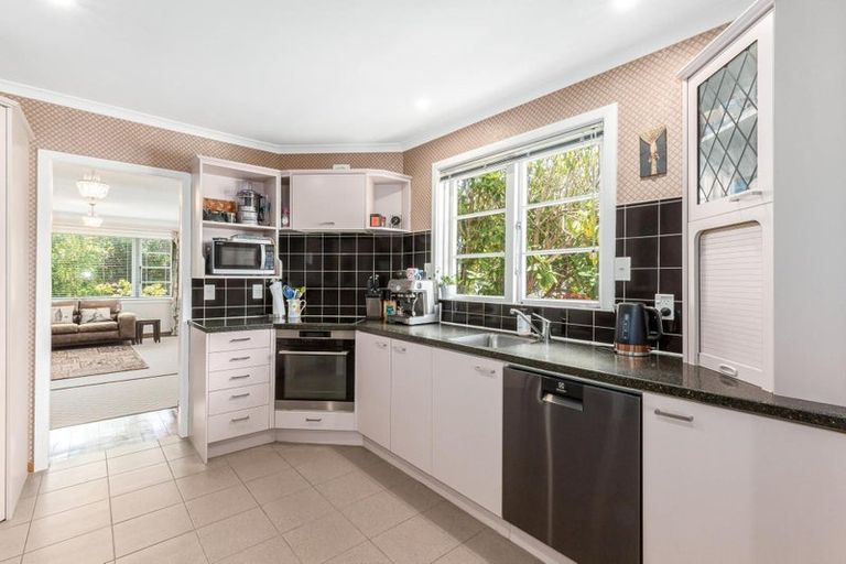 Photo of property in 3 Romney Square, Tawa, Wellington, 5028