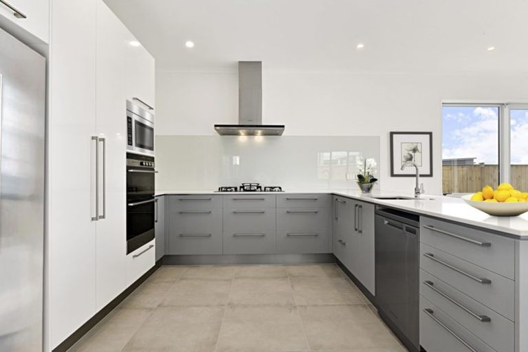 Photo of property in 18 Couldrey Crescent, Red Beach, 0932